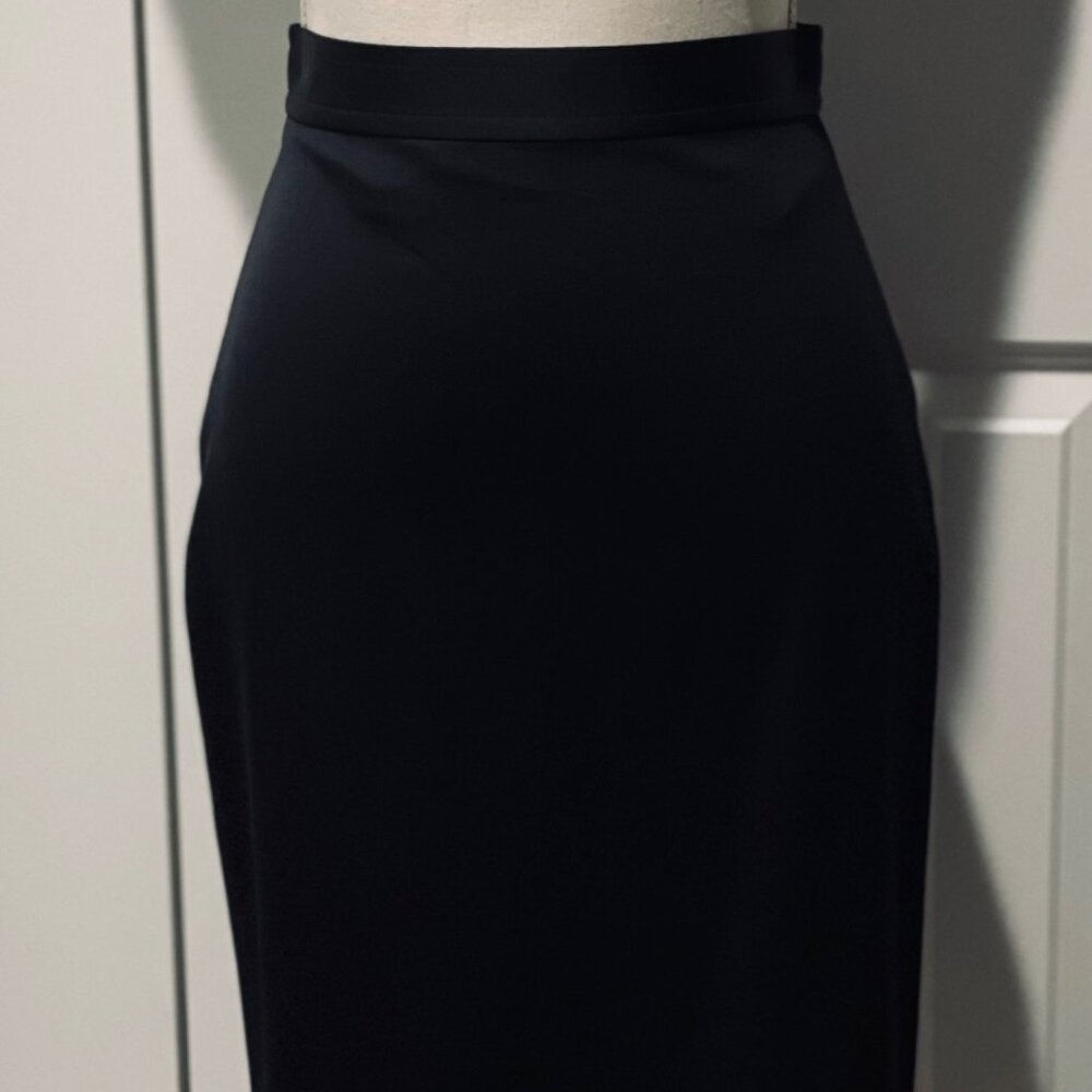 ST. JOHN'S BLACK WOOL PENCIL SKIRT - SIZE 2